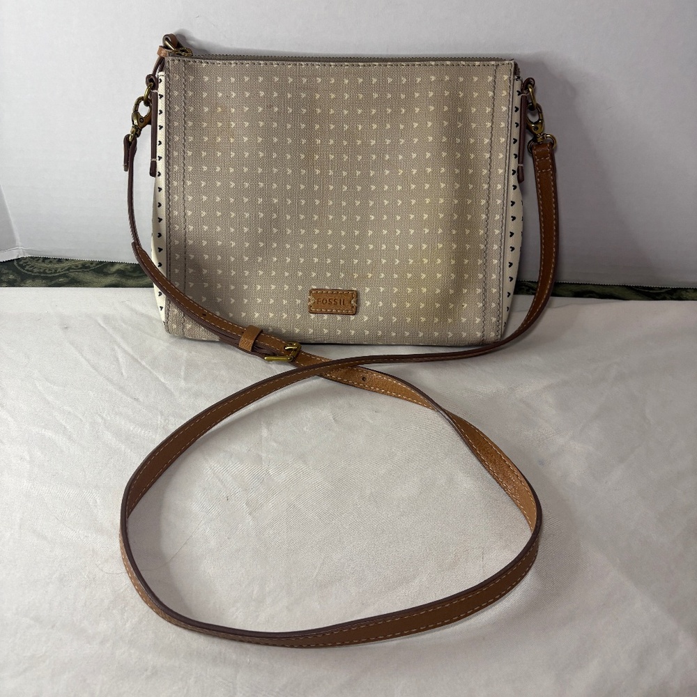 Fossil Emma East/West (EW) Crossbody Bag Gray/Tan White & Black Hearts Purse